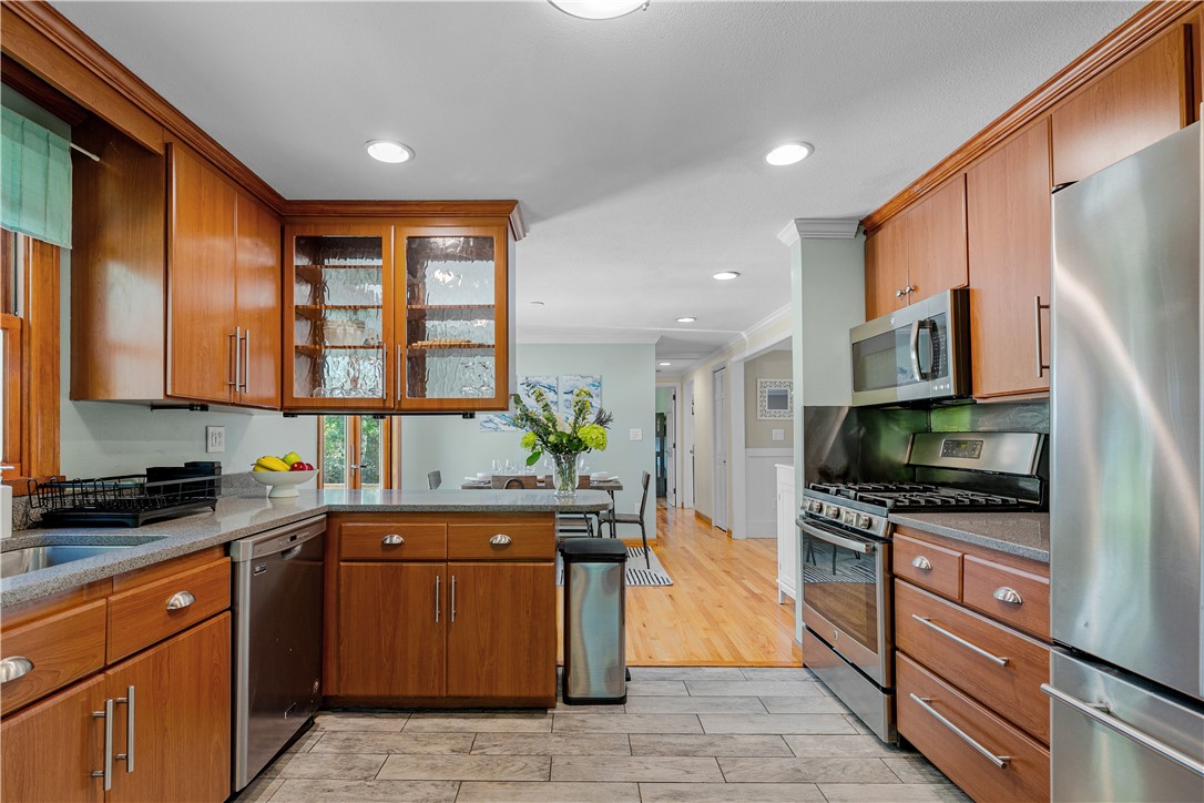 46 Steamboat Street Jamestown, RI 02835 - Photo 6 of 21