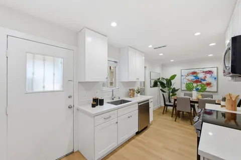 $898,000 | 209 Red Oak Drive East, Unit F, Sunnyvale, CA 94086