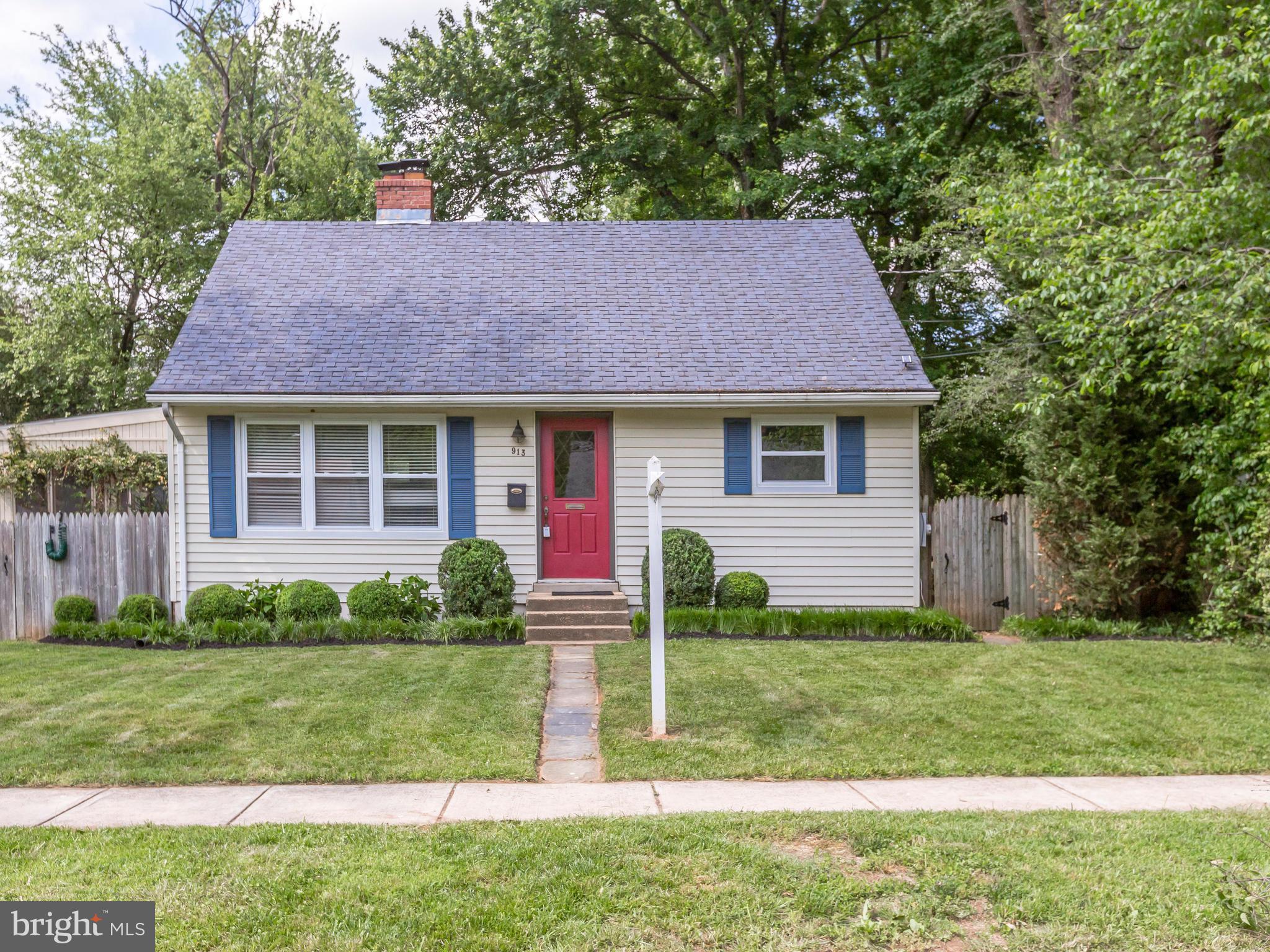 913 Robin Road Silver Spring, MD 20901 - Photo 2 of 30 Commuter's dream, near Metro, Sligo Park and more!