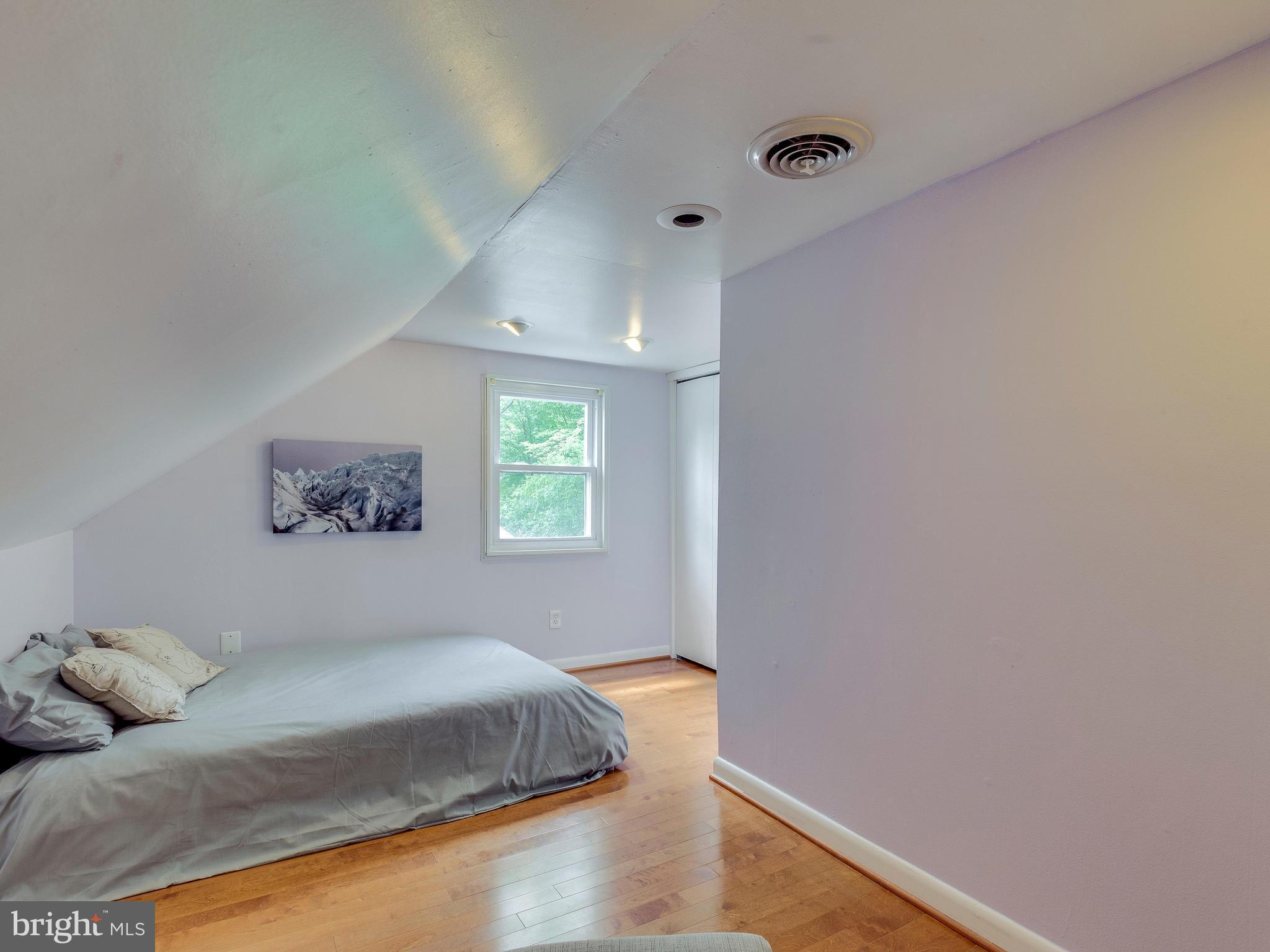 913 Robin Road Silver Spring, MD 20901 - Photo 15 of 30 Second Bedroom