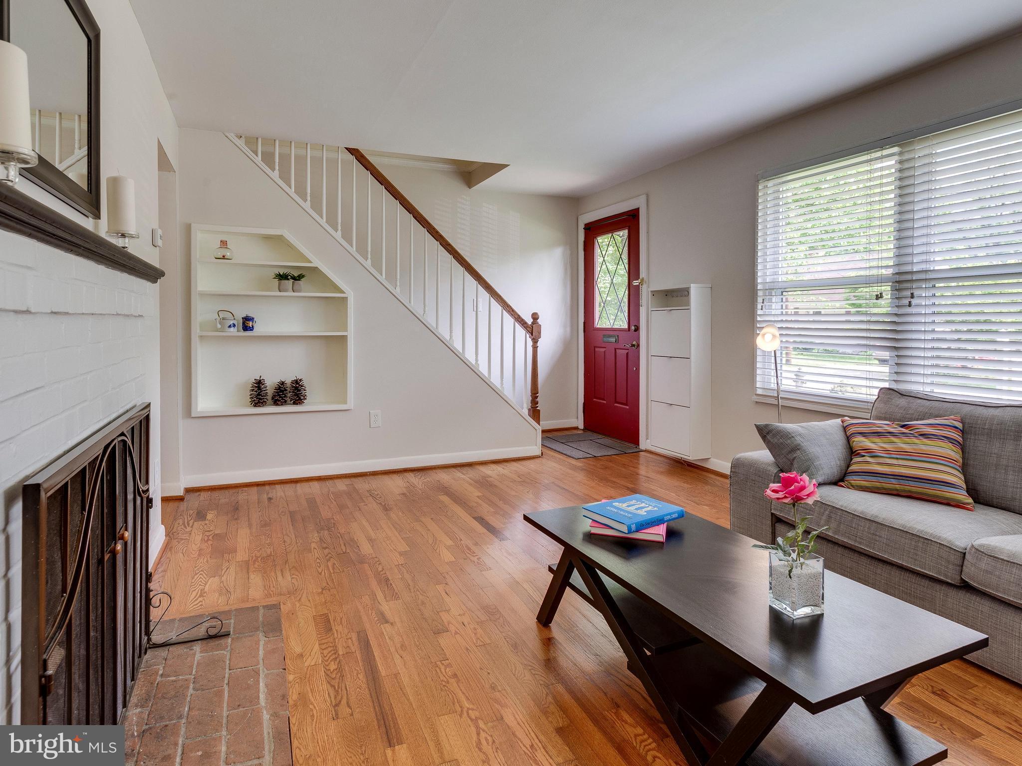 913 Robin Road Silver Spring, MD 20901 - Photo 5 of 30 Built-ins located in living room