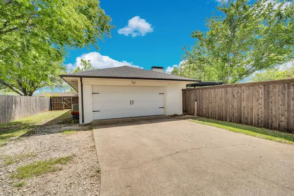 $399,000 | 106 Hillcrest Drive, Midlothian, TX 76065