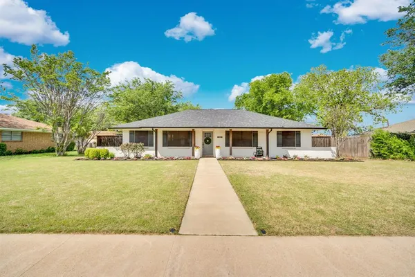$399,000 | 106 Hillcrest Drive, Midlothian, TX 76065