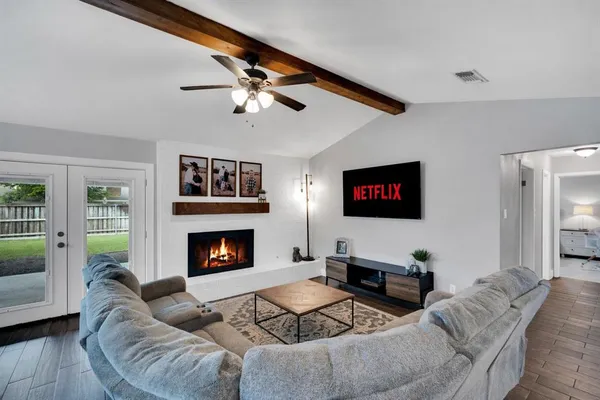 $399,000 | 106 Hillcrest Drive, Midlothian, TX 76065