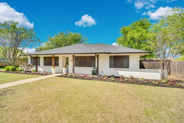 $399,000 | 106 Hillcrest Drive, Midlothian, TX 76065