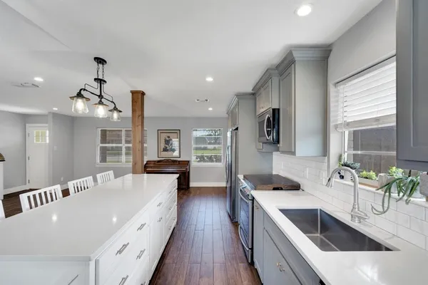 $399,000 | 106 Hillcrest Drive, Midlothian, TX 76065