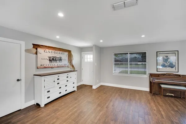 $399,000 | 106 Hillcrest Drive, Midlothian, TX 76065