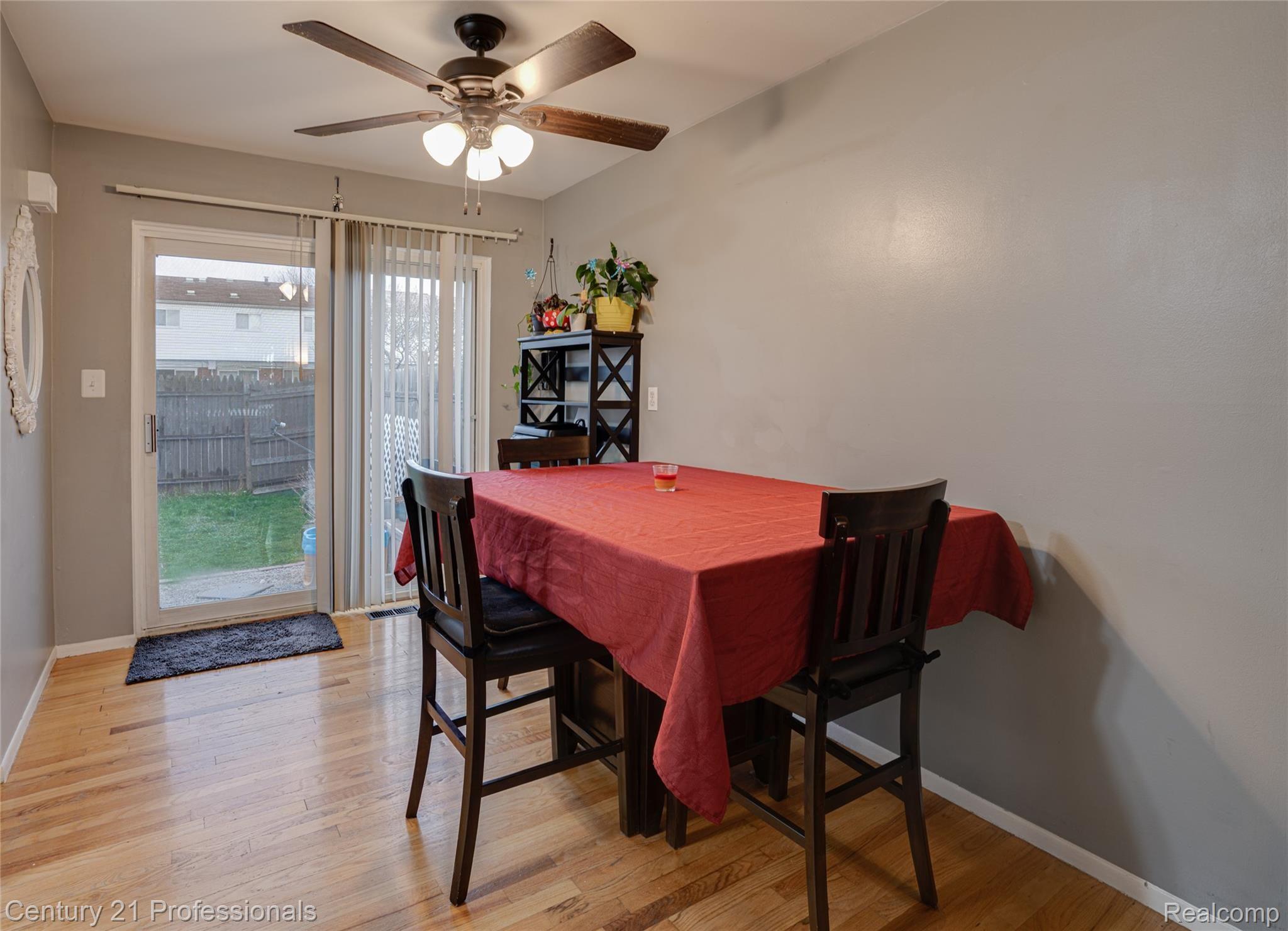 Dining Area 1.jpg
