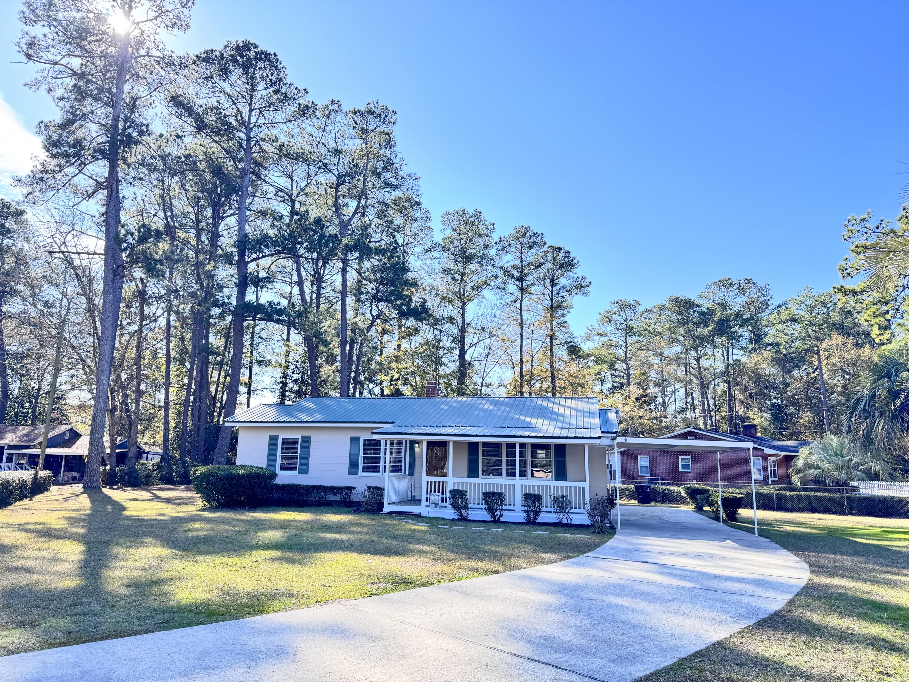 202 Briarwood Road Walterboro, SC 29488 - Photo 2 of 52 202 Briarwood Street