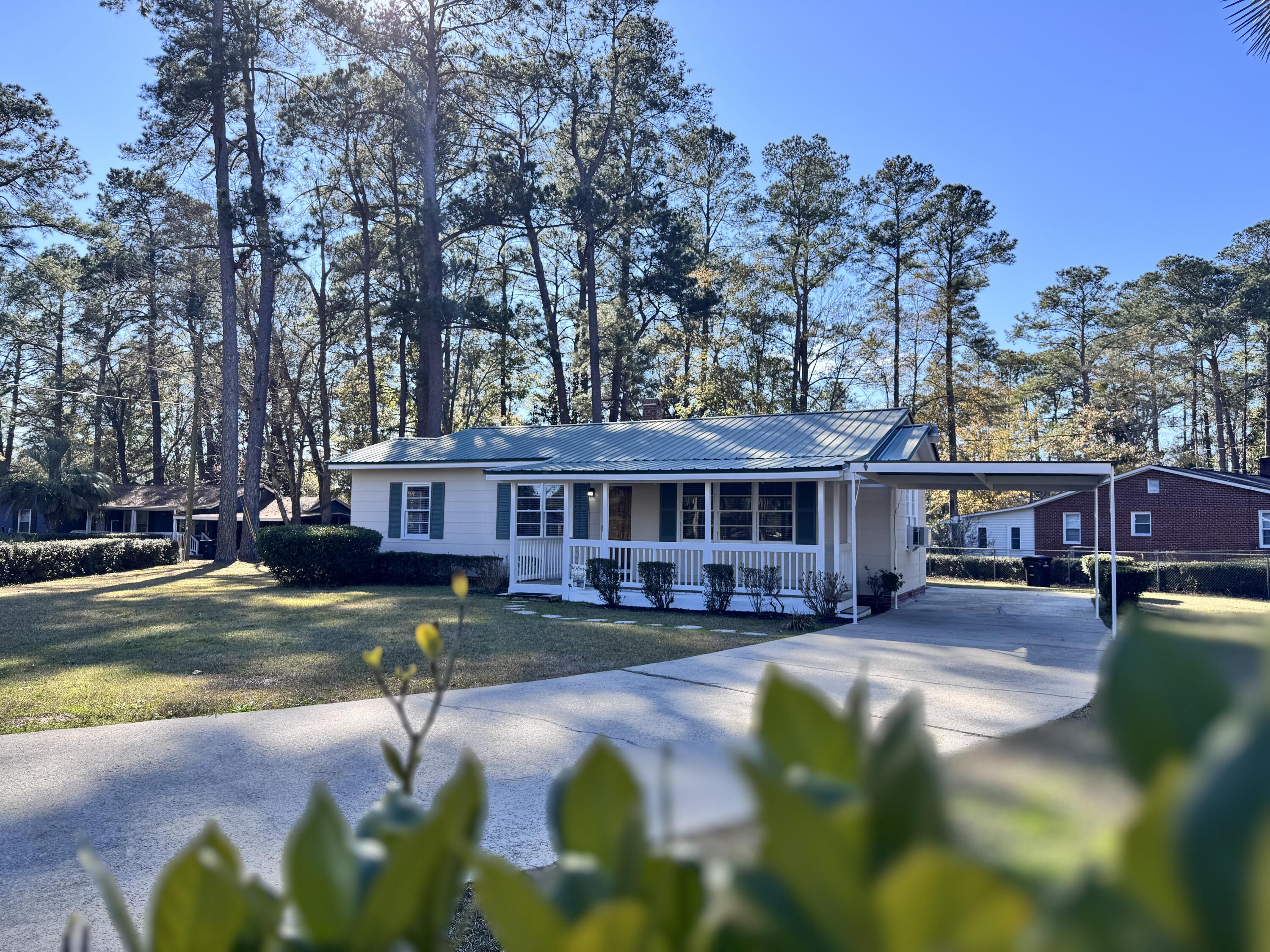 202 Briarwood Road Walterboro, SC 29488 - Photo 3 of 52 202 Briarwood Street