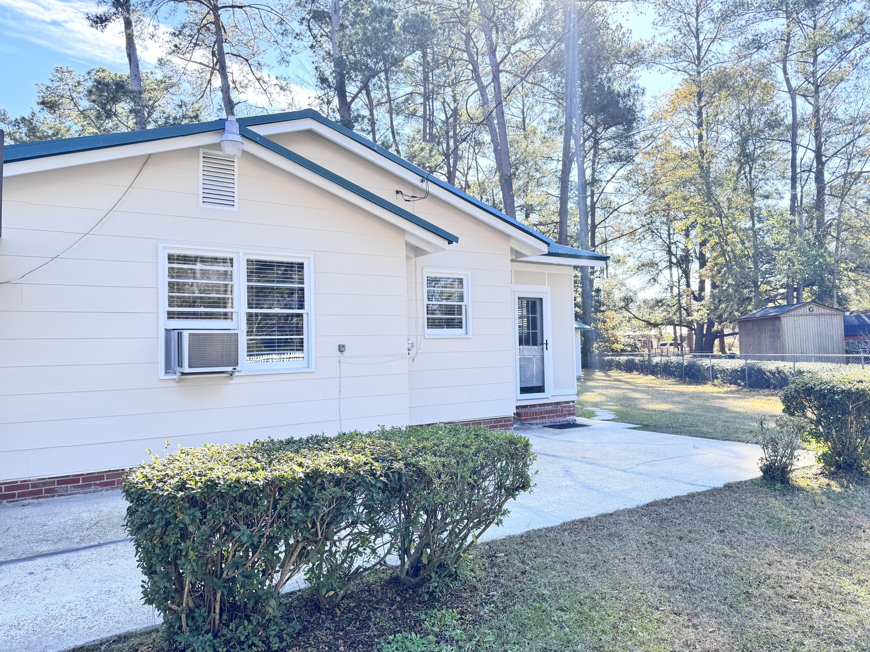 202 Briarwood Road Walterboro, SC 29488 - Photo 9 of 52 202 Briarwood Street