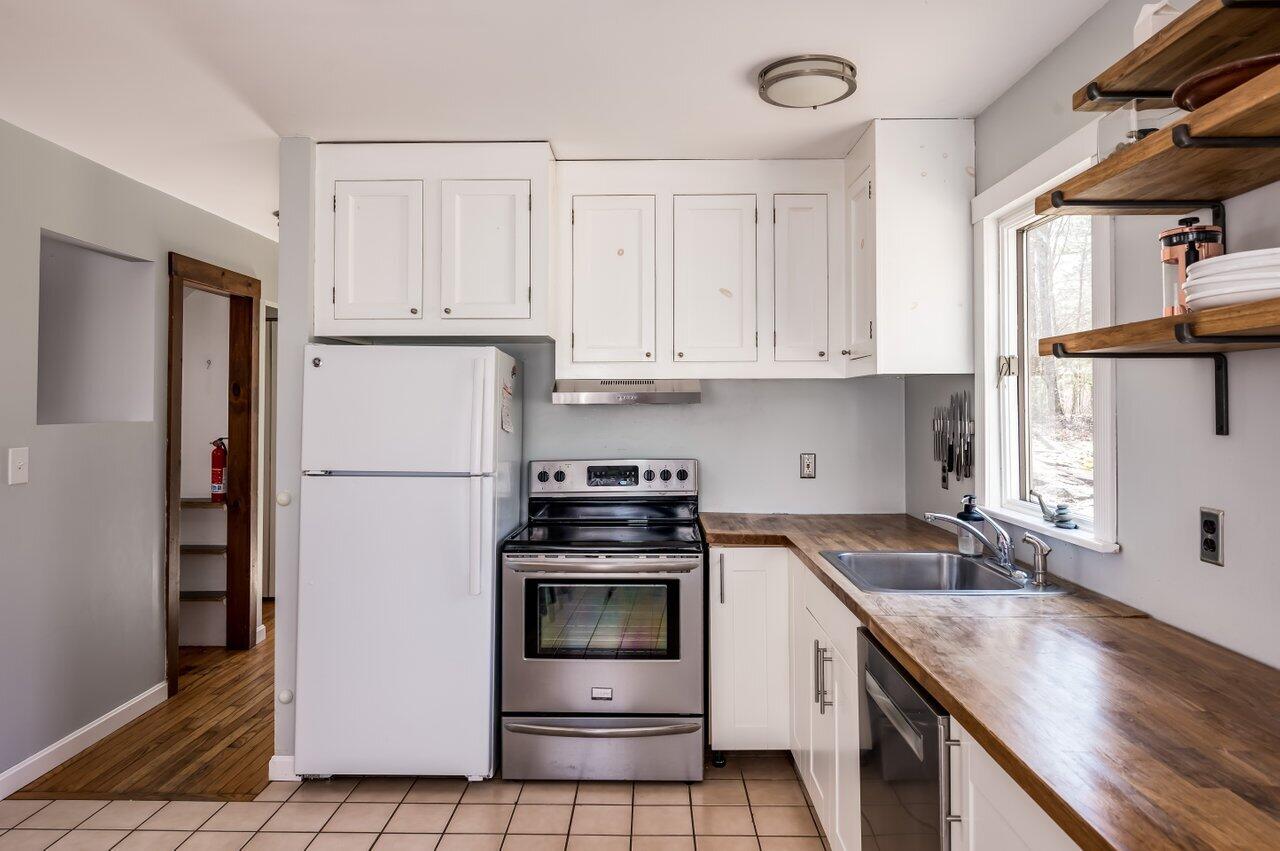 39 Bartlett Road Kittery, ME 03905 - Photo 3 of 28 3