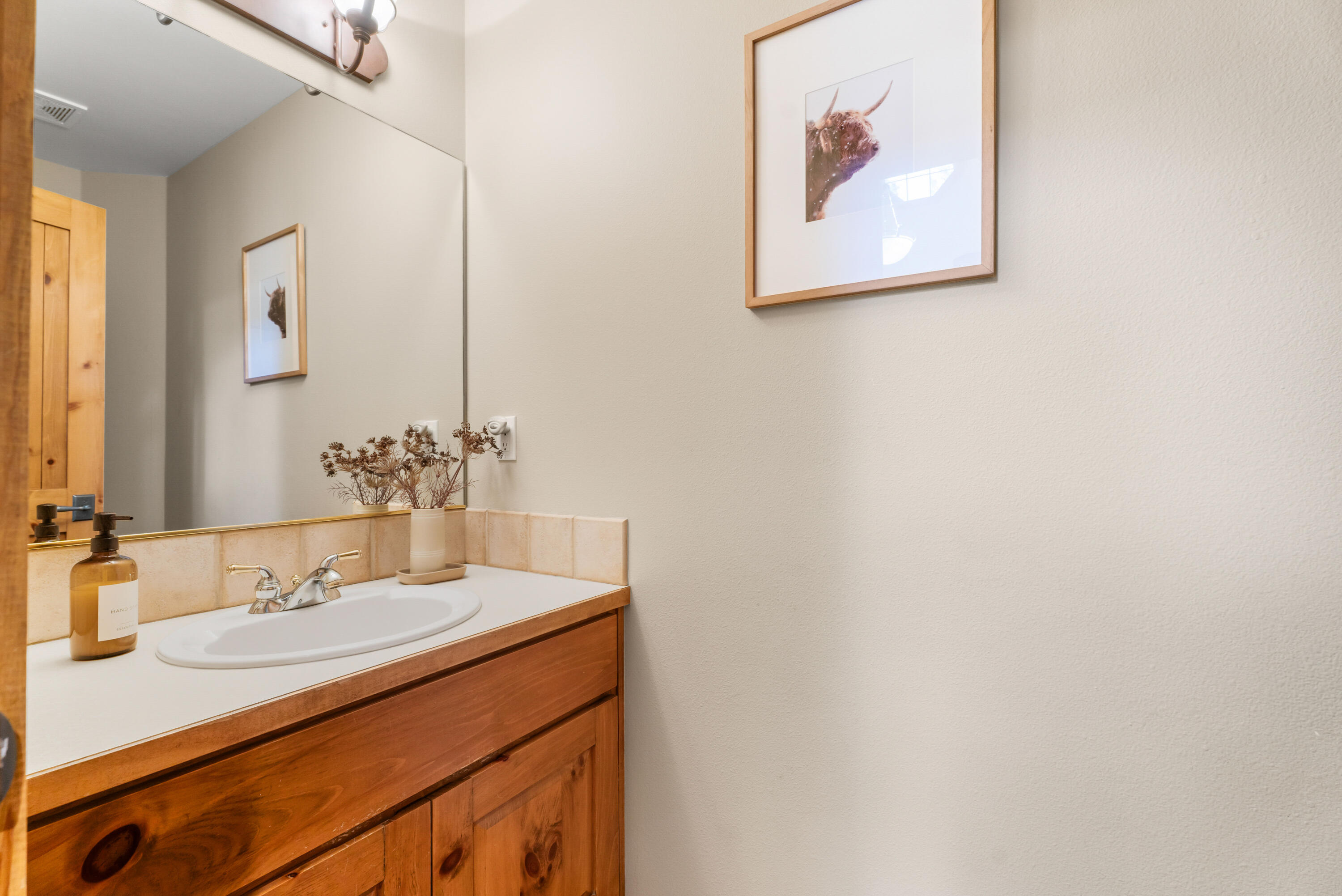 18189 Oregon Loop, Unit 5 Sunriver, OR 97707 - Photo 24 of 41 Guest 1/2 Bathroom