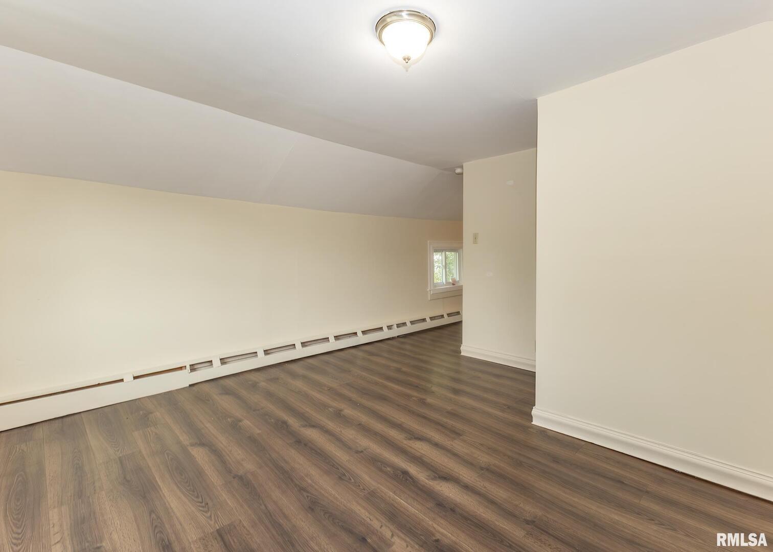 633 7th Avenue South Clinton, IA 52732 - Photo 18 of 19 a view of an empty room