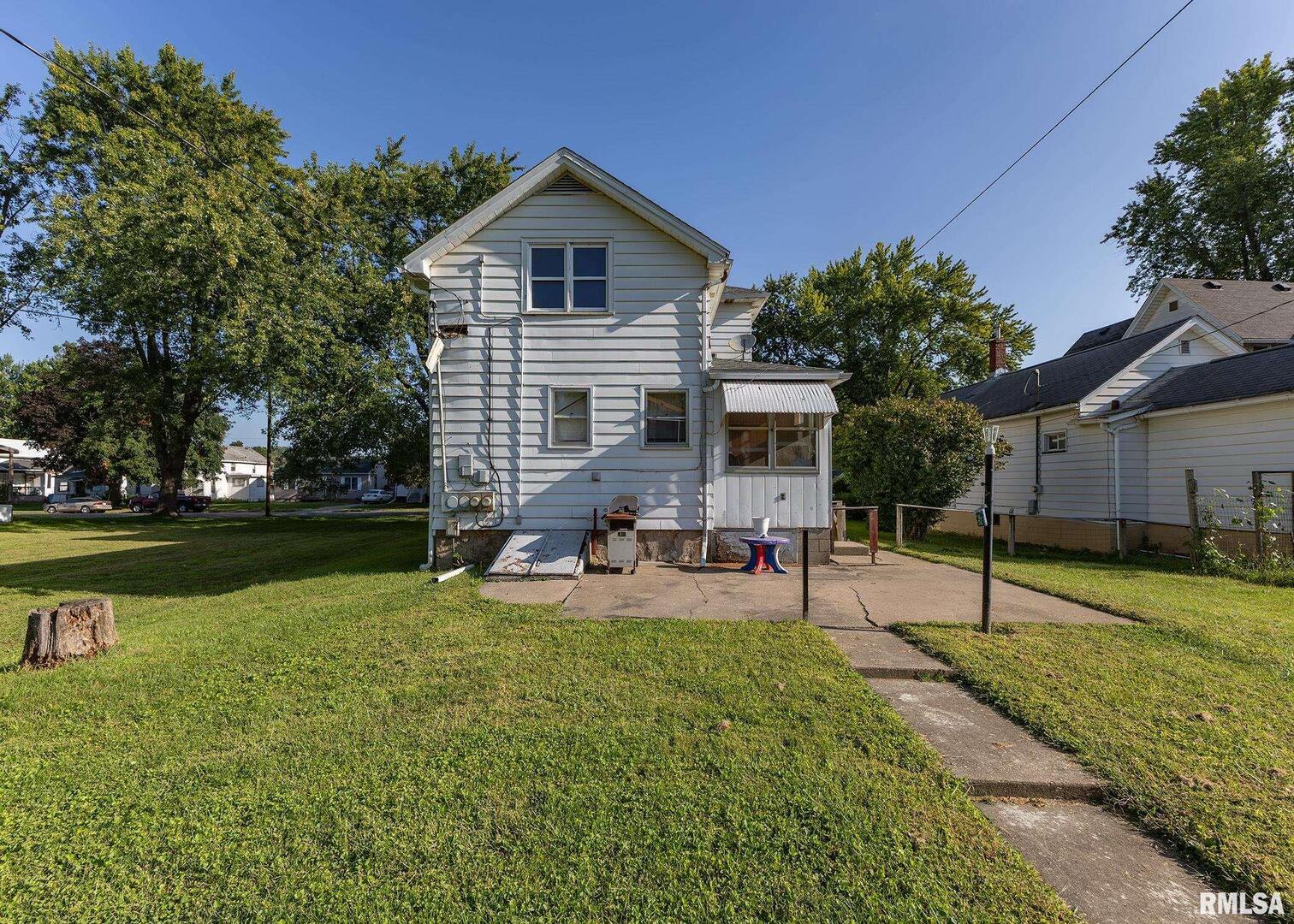 633 7th Avenue South Clinton, IA 52732 - Photo 7 of 19 a view of a house with a yard and sitting area