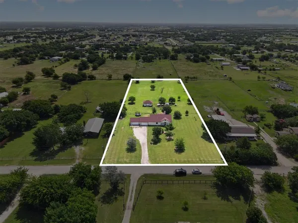 $465,000 | 1958 Crockett Road, Sanger, TX 76266