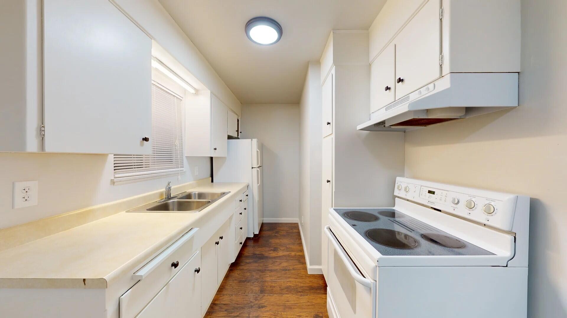 1553 Riverside Drive Redding, CA 96001 - Photo 31 of 51 Unit 6 Kitchen 3