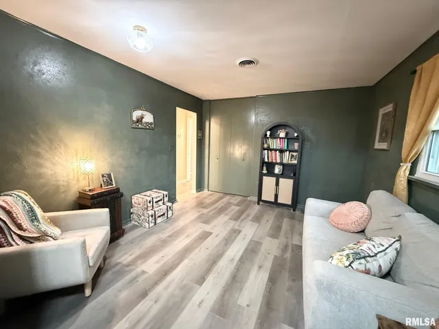 $298,000 | 2 Pinewood Drive, Carbondale, IL 62901