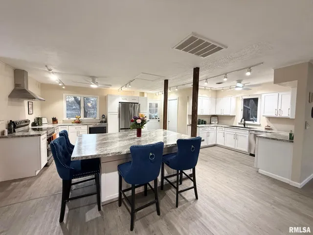 $298,000 | 2 Pinewood Drive, Carbondale, IL 62901