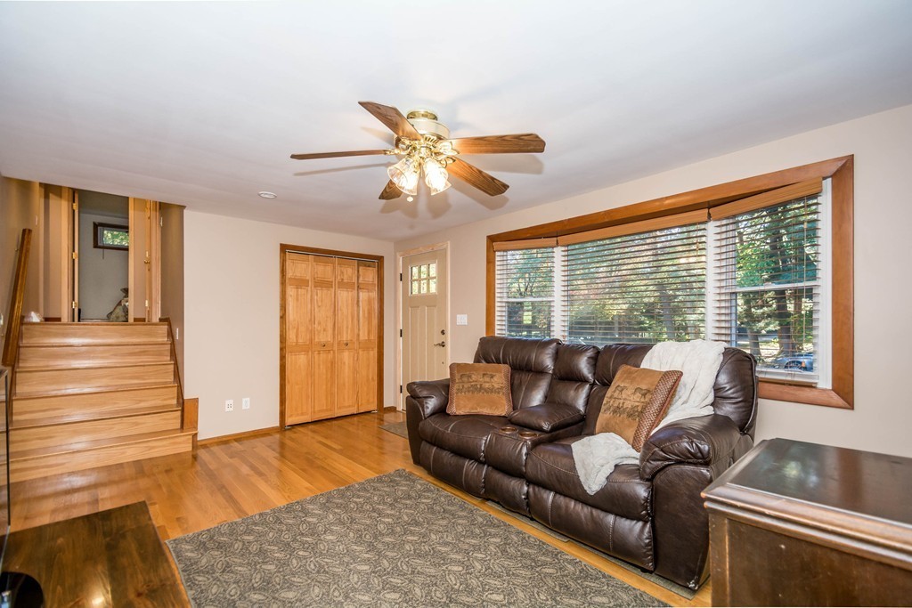 84 Bellflower Road Billerica, MA 01821 - Photo 3 of 28