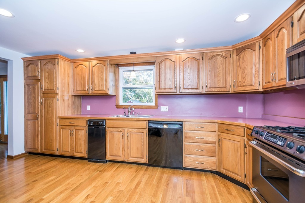 84 Bellflower Road Billerica, MA 01821 - Photo 5 of 28