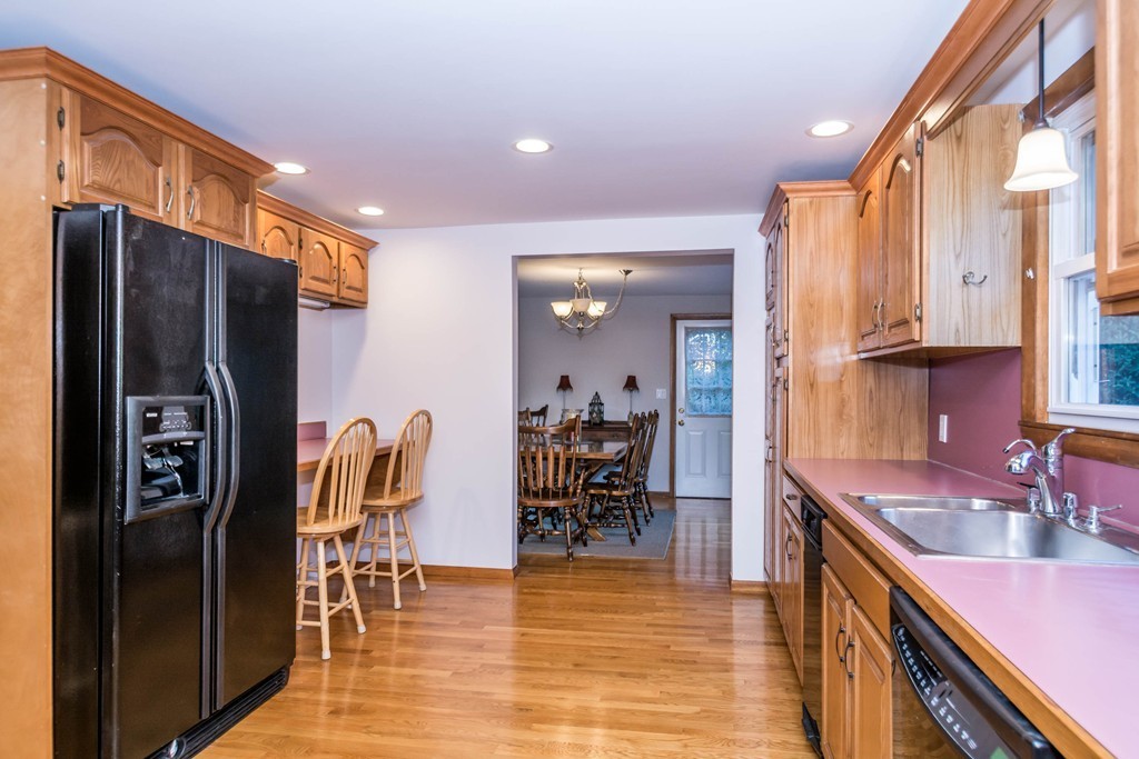 84 Bellflower Road Billerica, MA 01821 - Photo 7 of 28