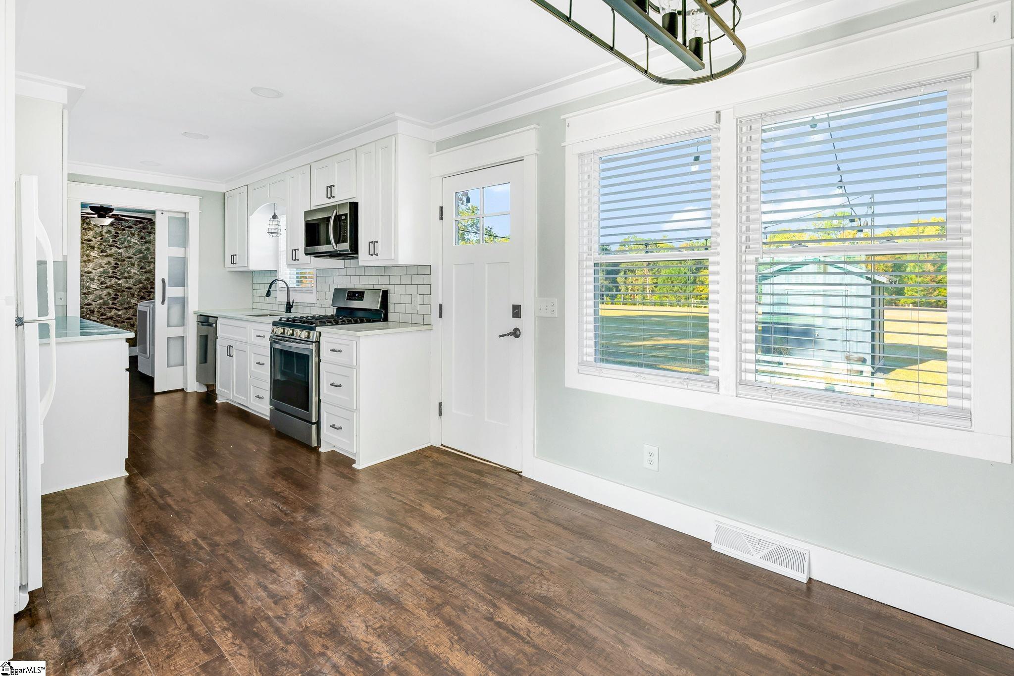 907 Highway 14 Simpsonville, SC 29681 - Photo 7 of 21
