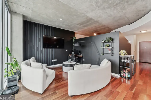 $250,000 | 400 West Peachtree Street Northwest, Unit 2810, Atlanta, GA 30308