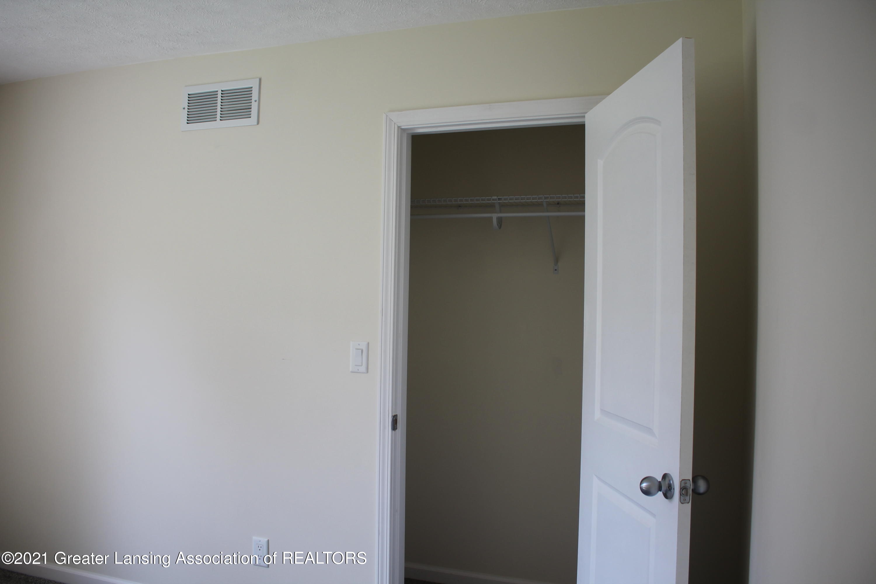 6327 Hilliard Road Lansing, MI 48911 - Photo 28 of 35 IMG_9367