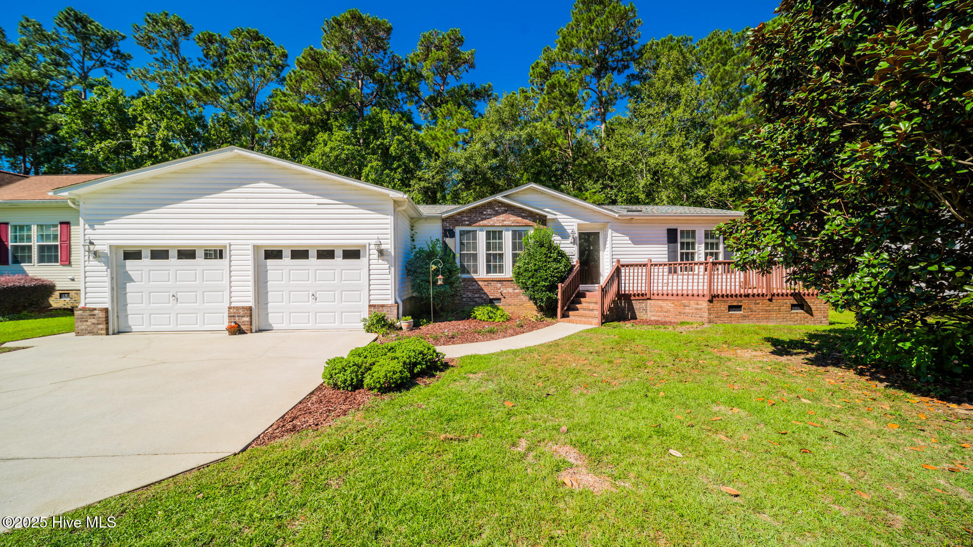 978 Palmer Drive Calabash, NC 28467 - Photo 2 of 30 Nice landscaping but easy to maintain