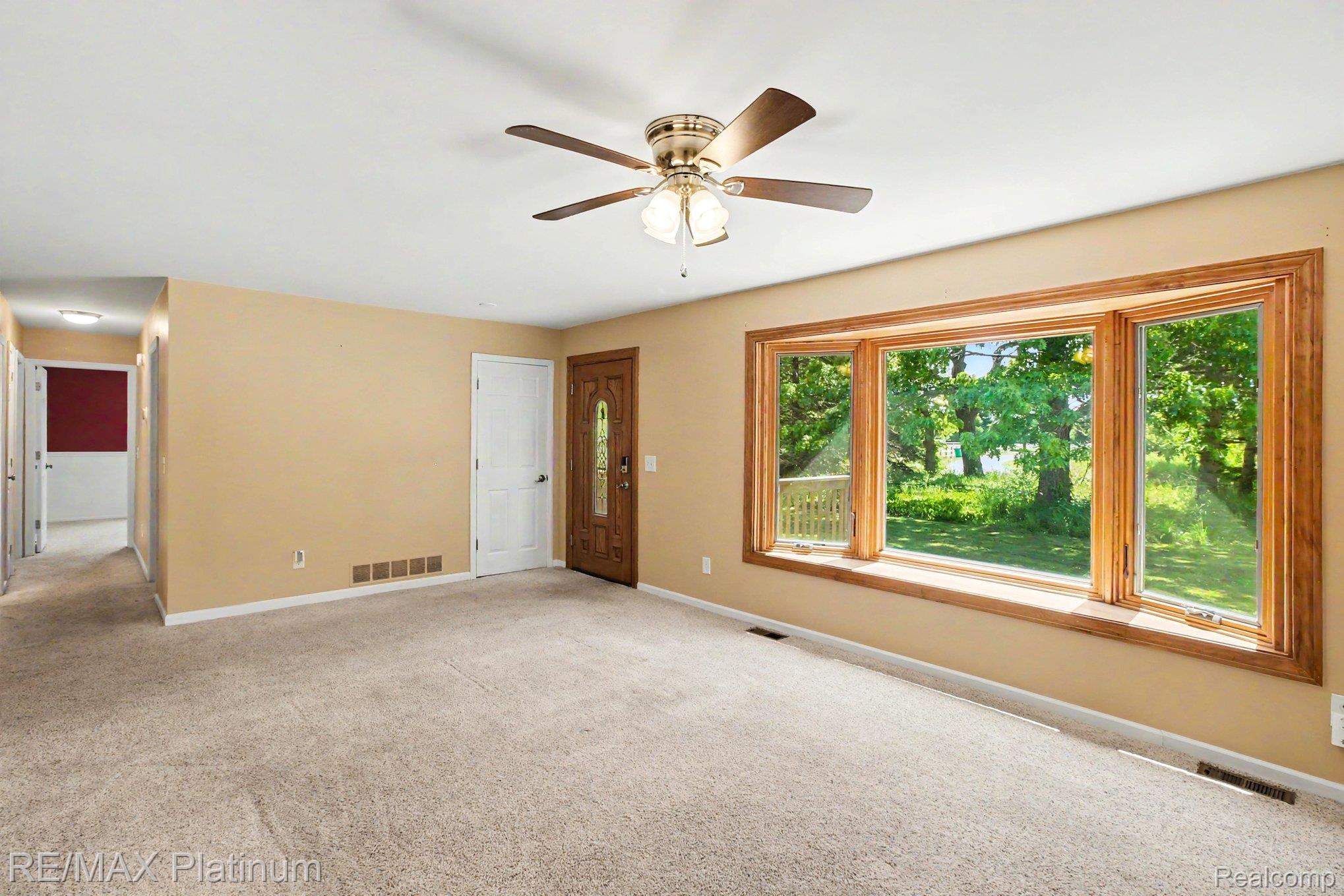 2647 Curdy Road Howell, MI 48855 - Photo 4 of 34 Living Room