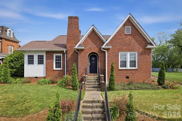$325,000 | 406 North Green Street, Morganton, NC 28655