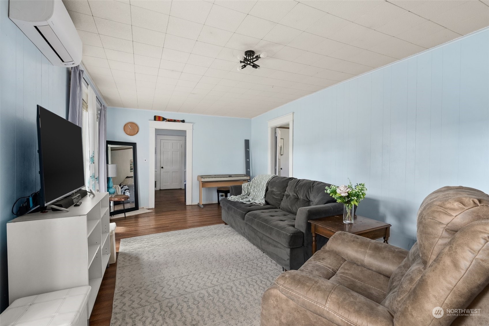 864 Mueller Street Raymond, WA 98577 - Photo 3 of 18 Gallery Image 3