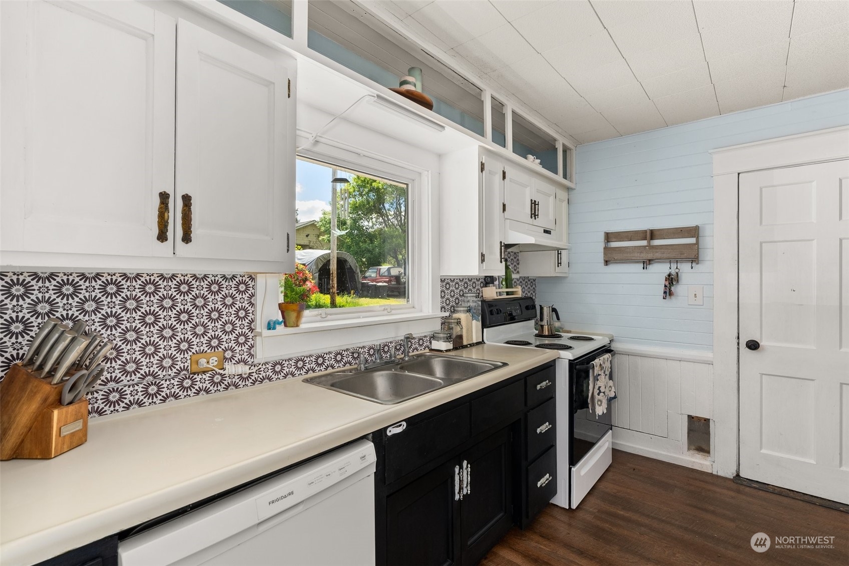 864 Mueller Street Raymond, WA 98577 - Photo 5 of 18 Gallery Image 5