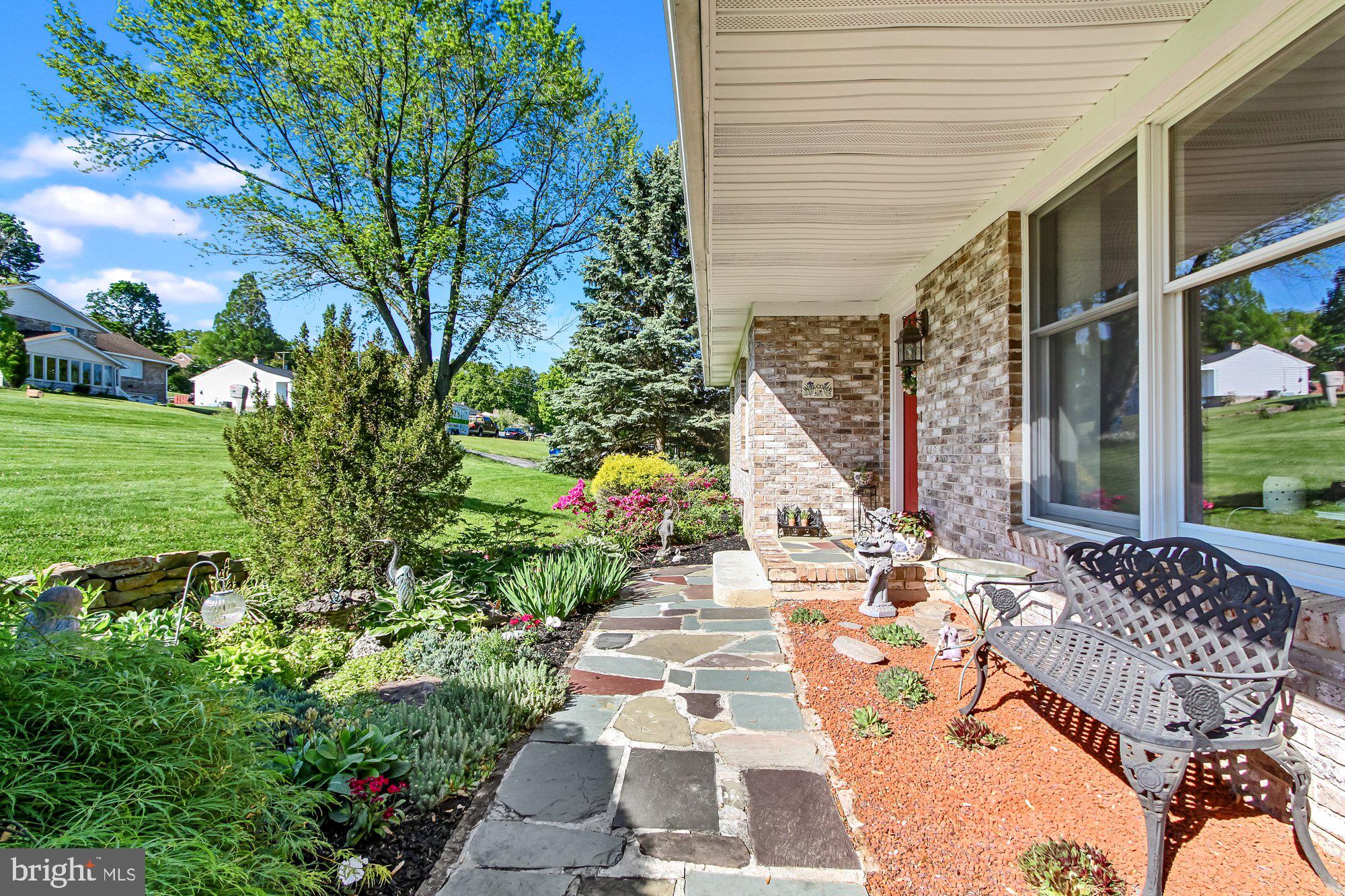 333 Greendale Road York, PA 17403 - Photo 2 of 31