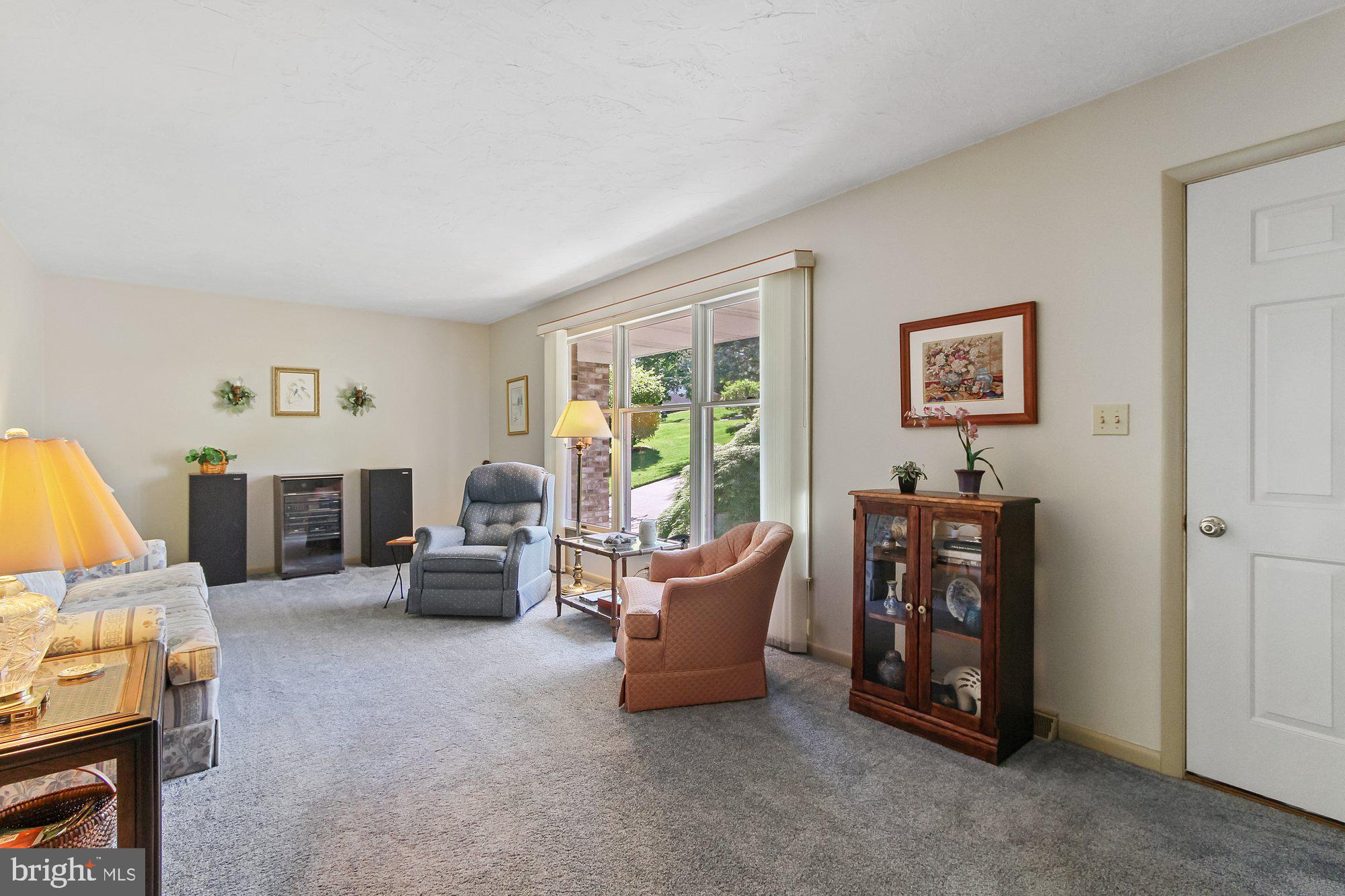 333 Greendale Road York, PA 17403 - Photo 3 of 31
