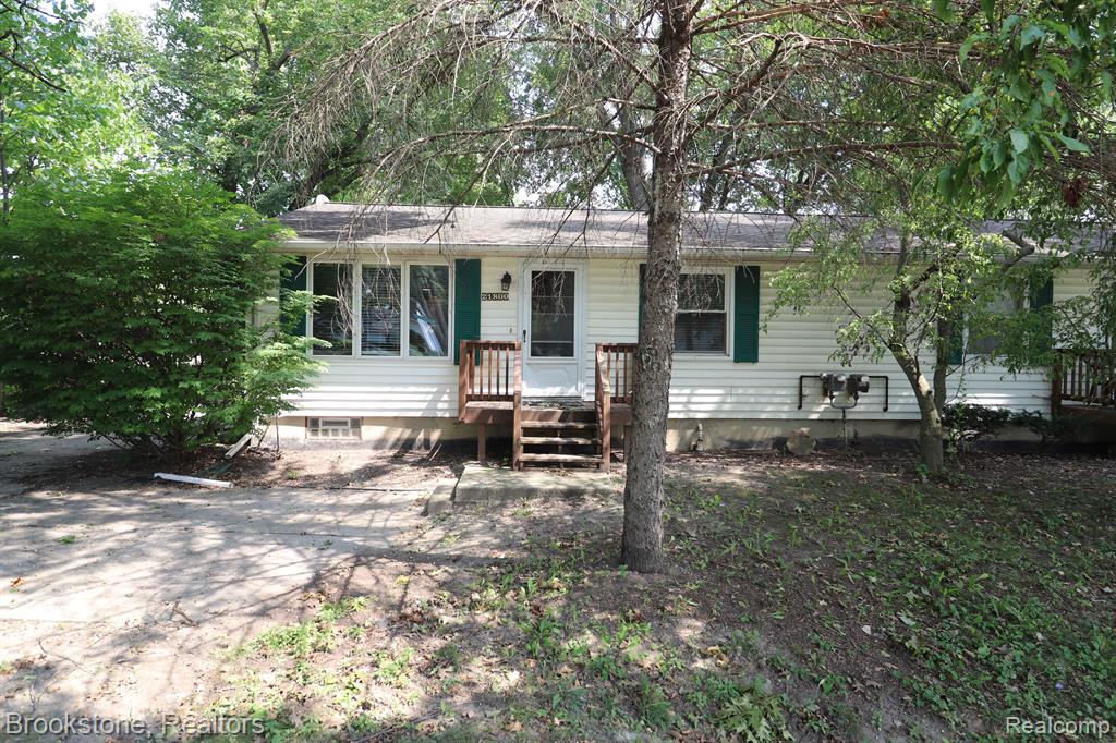21800 Middlebelt Road Farmington, MI 48336 - Photo 1 of 24