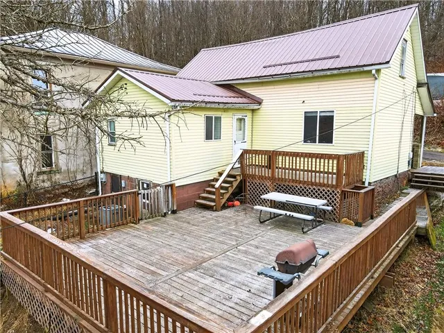 a view of a house with backyard and deck