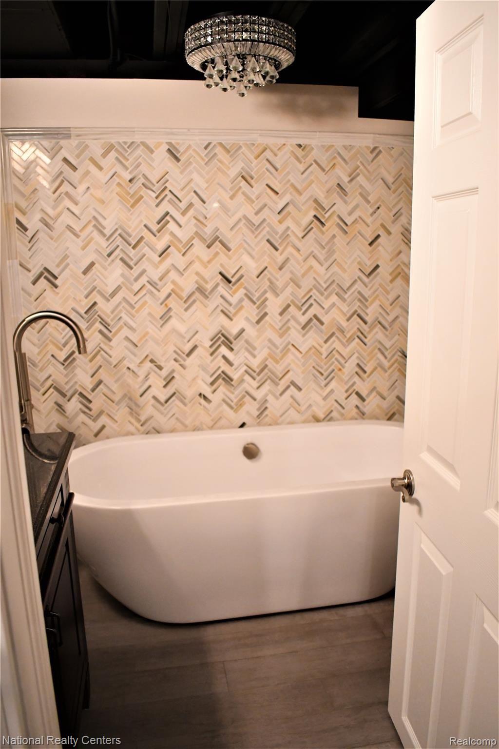 4112 Wakefield Road Berkley, MI 48072 - Photo 37 of 42 Stunning Lower Bath!