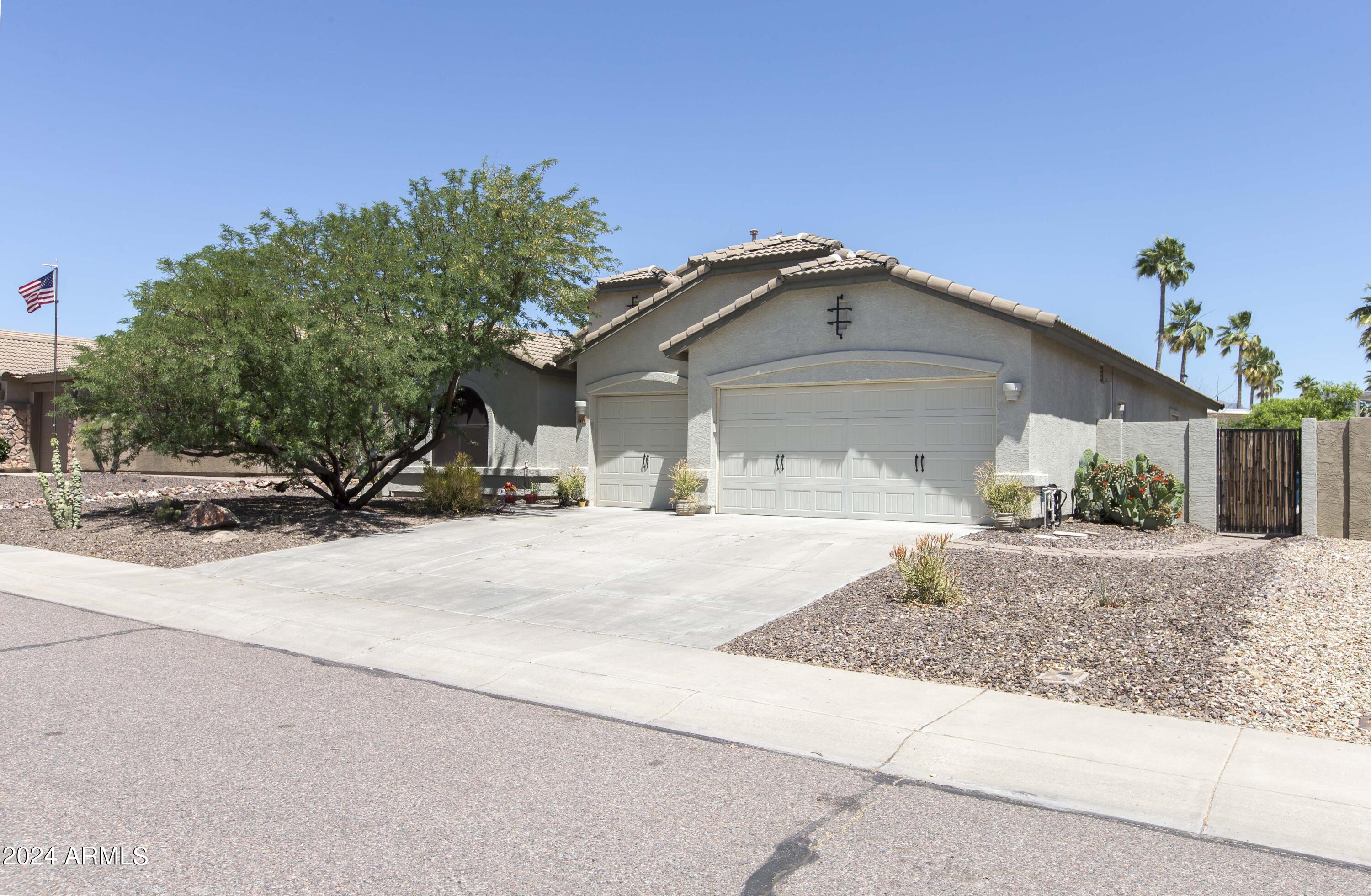913 South Del Rio Court Apache Junction, AZ 85120 - Photo 2 of 70 FRONT 01 - 83U4004