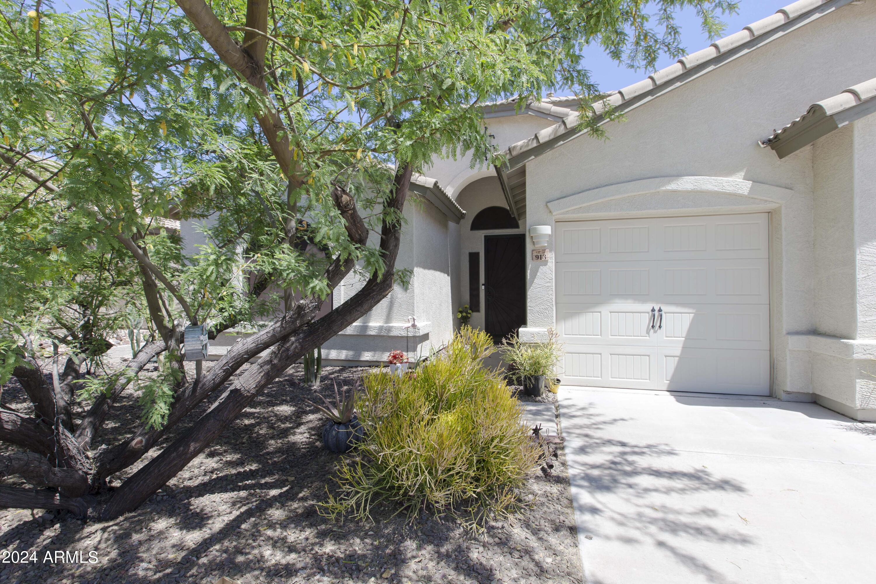 913 South Del Rio Court Apache Junction, AZ 85120 - Photo 3 of 70 FRONT 02 - 83U4006