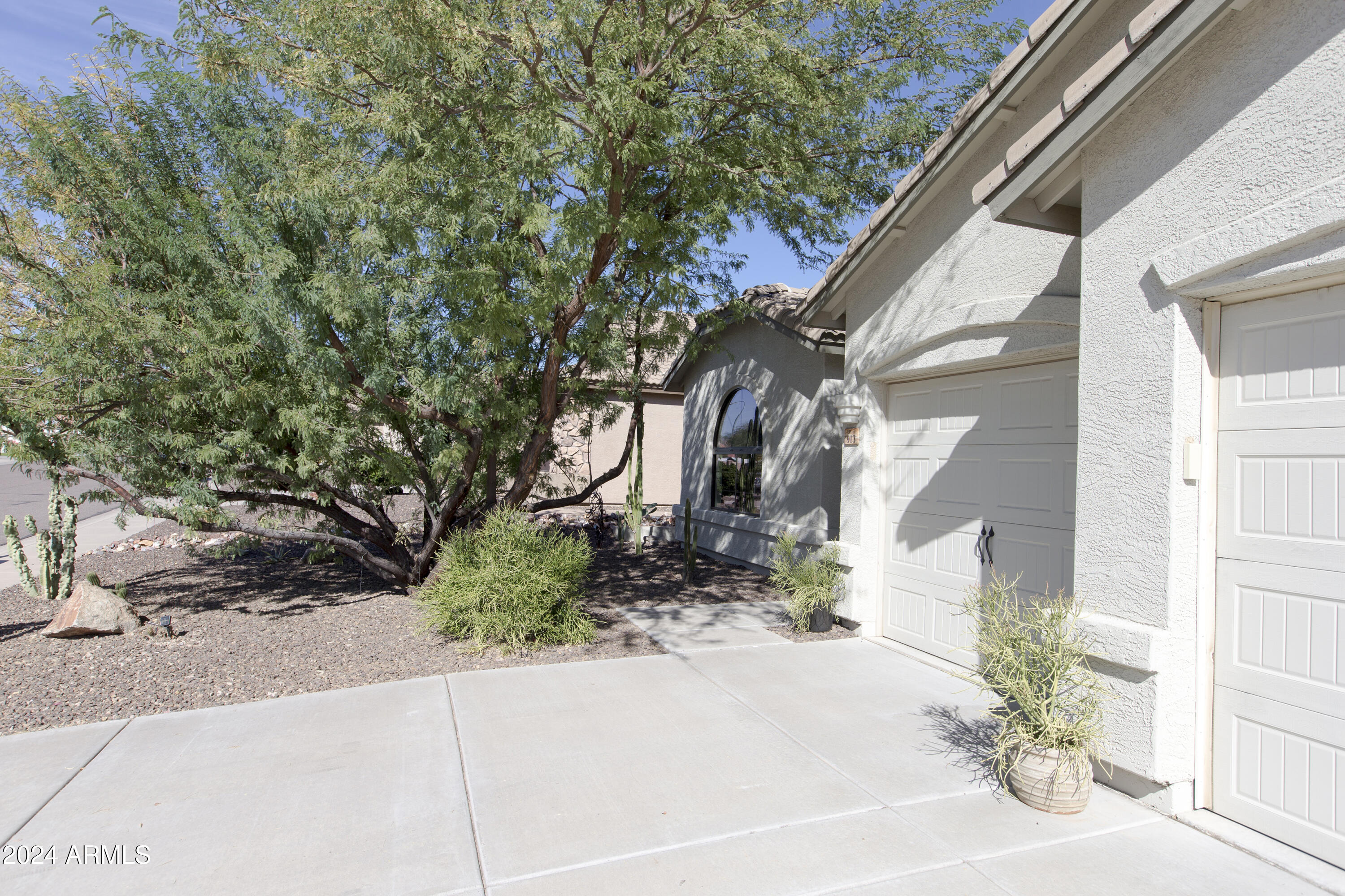 913 South Del Rio Court Apache Junction, AZ 85120 - Photo 4 of 70 FRONT - 83U4251
