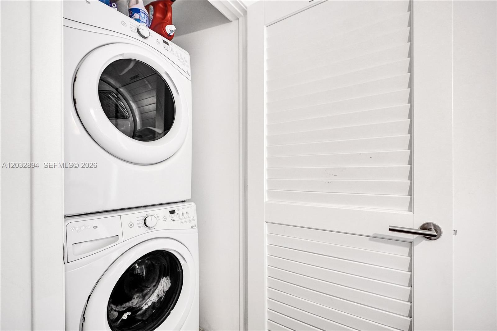 88 Southwest 7th Street, Unit 2210 Miami, FL 33130 - Photo 17 of 24 In-unit washer and dryer for everyday convenience.