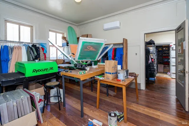 a view of utility room