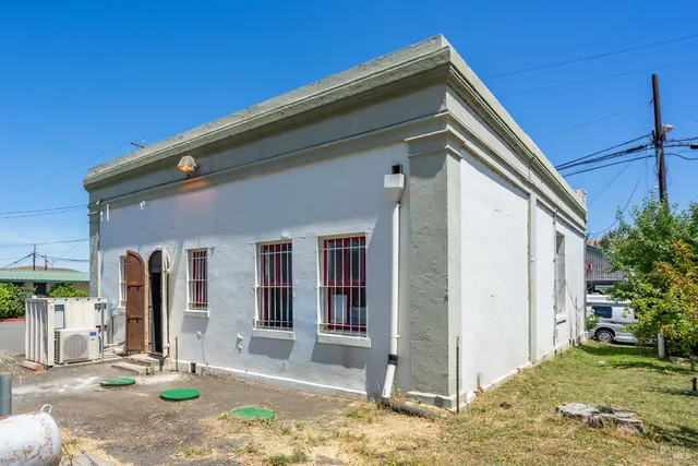 a backyard with a table and chairs