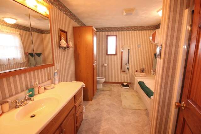 23780 Farmdale Road Washington, IL 61571 - Photo 7 of 15 Gallery Image 7