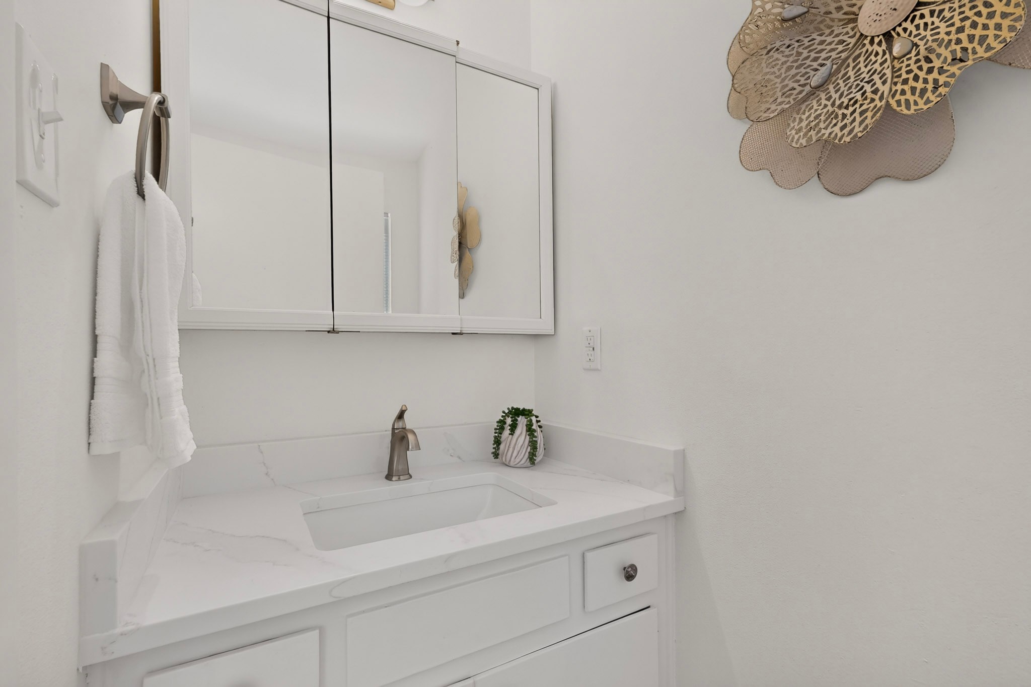 6507 Middleham Place Austin, TX 78745 - Photo 14 of 20 Primary bathroom is a half bathroom