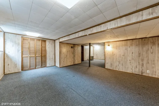 a view of a livingroom with an empty space