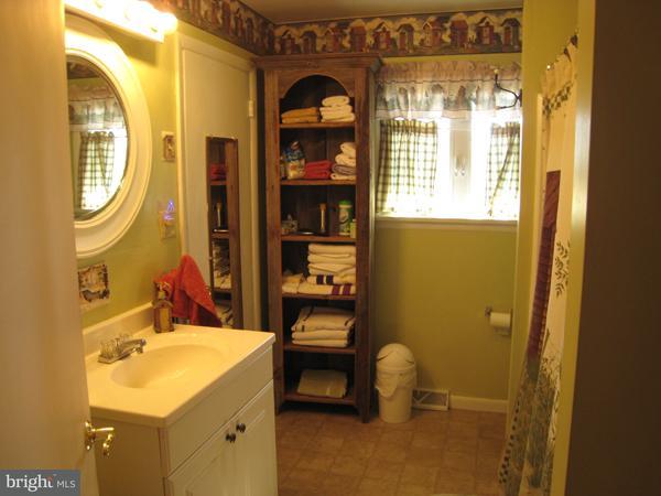 226 Park Avenue Lititz, PA 17543 - Photo 8 of 9 Gallery Image 8
