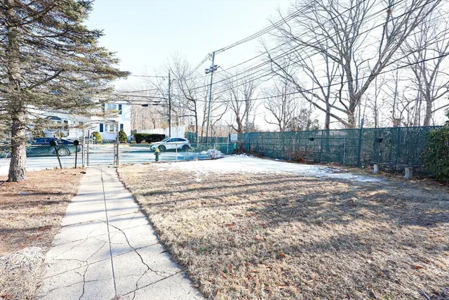 a street view with residential houses